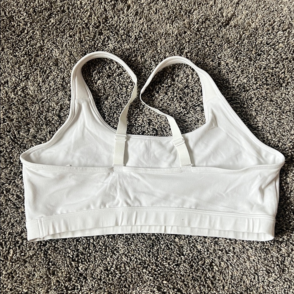 Gymshark Women’s sports bra. Size L. Adjustable straps. - Picture 2 of 3